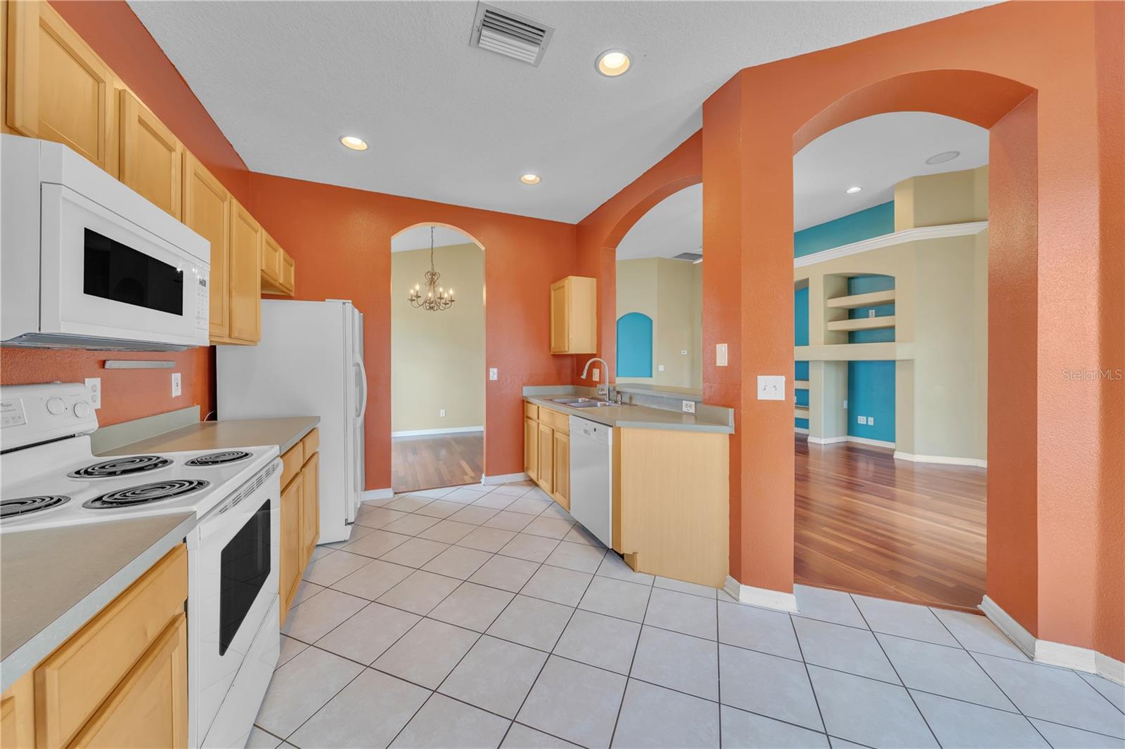 8304 MOCCASIN TRAIL DR