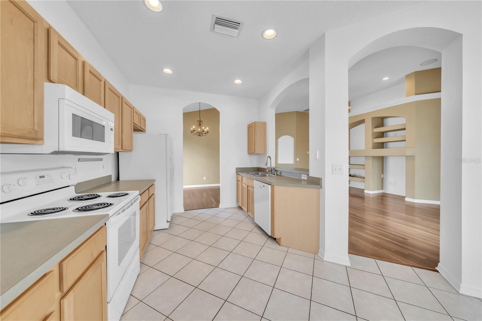 8304 MOCCASIN TRAIL DR