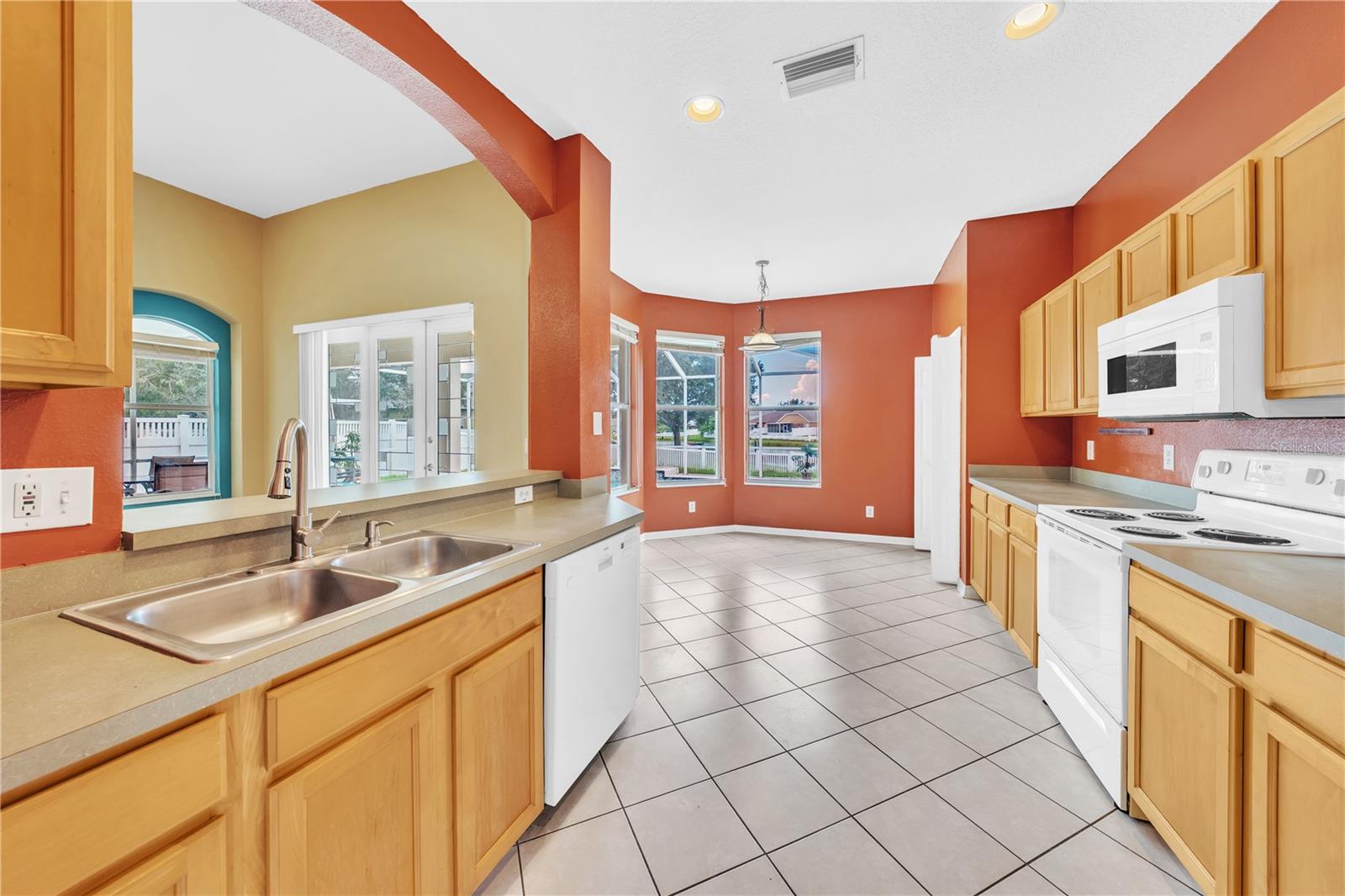 8304 MOCCASIN TRAIL DR