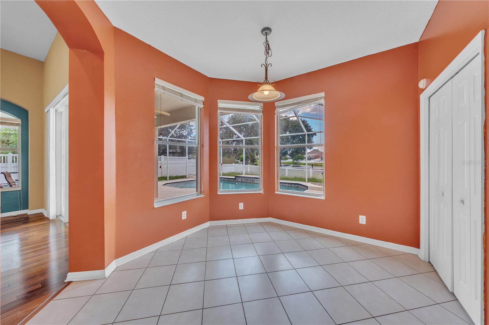 8304 MOCCASIN TRAIL DR