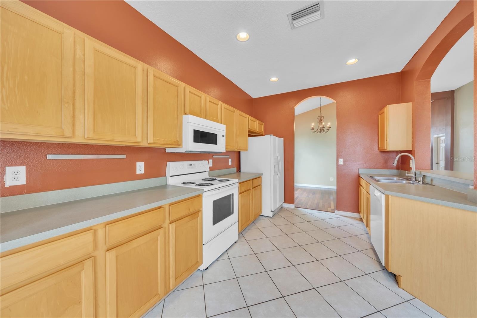 8304 MOCCASIN TRAIL DR