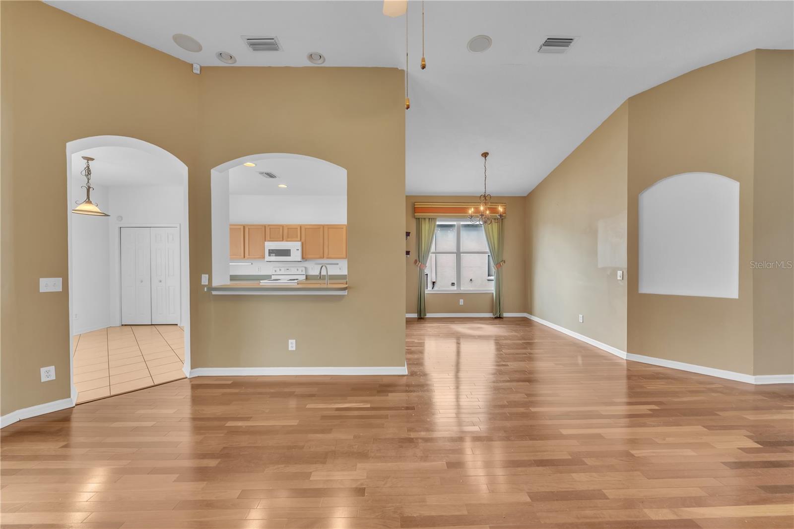 8304 MOCCASIN TRAIL DR