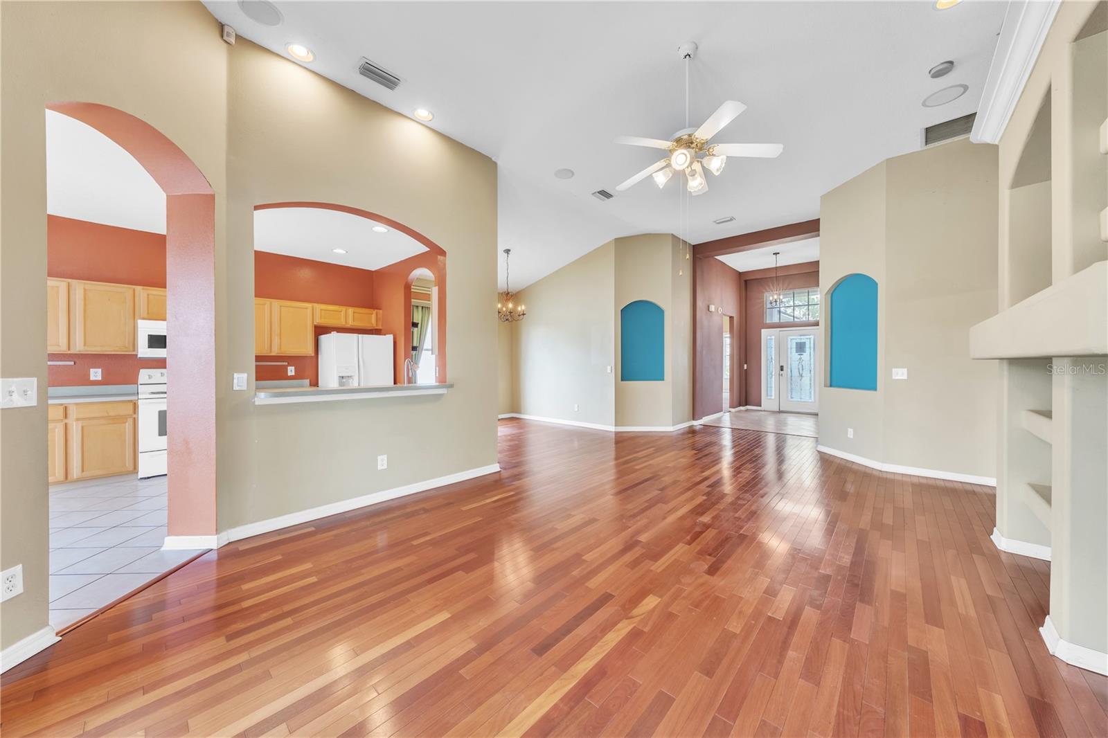 8304 MOCCASIN TRAIL DR