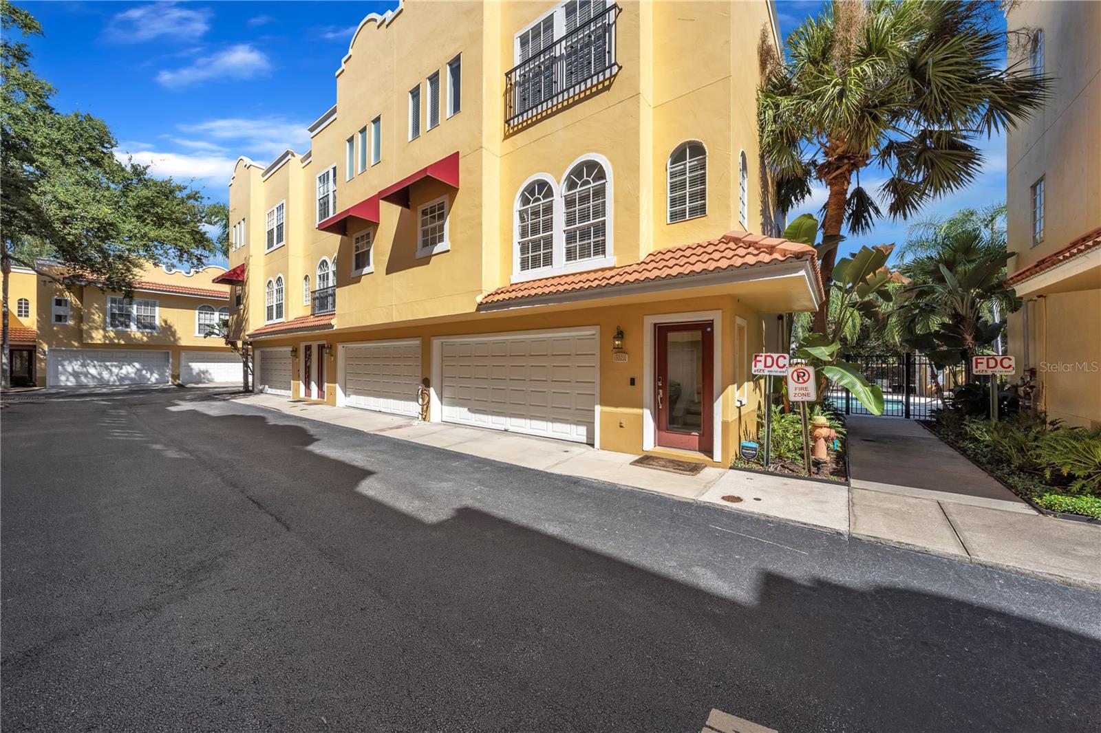 3321 LAS CAMPOS PL