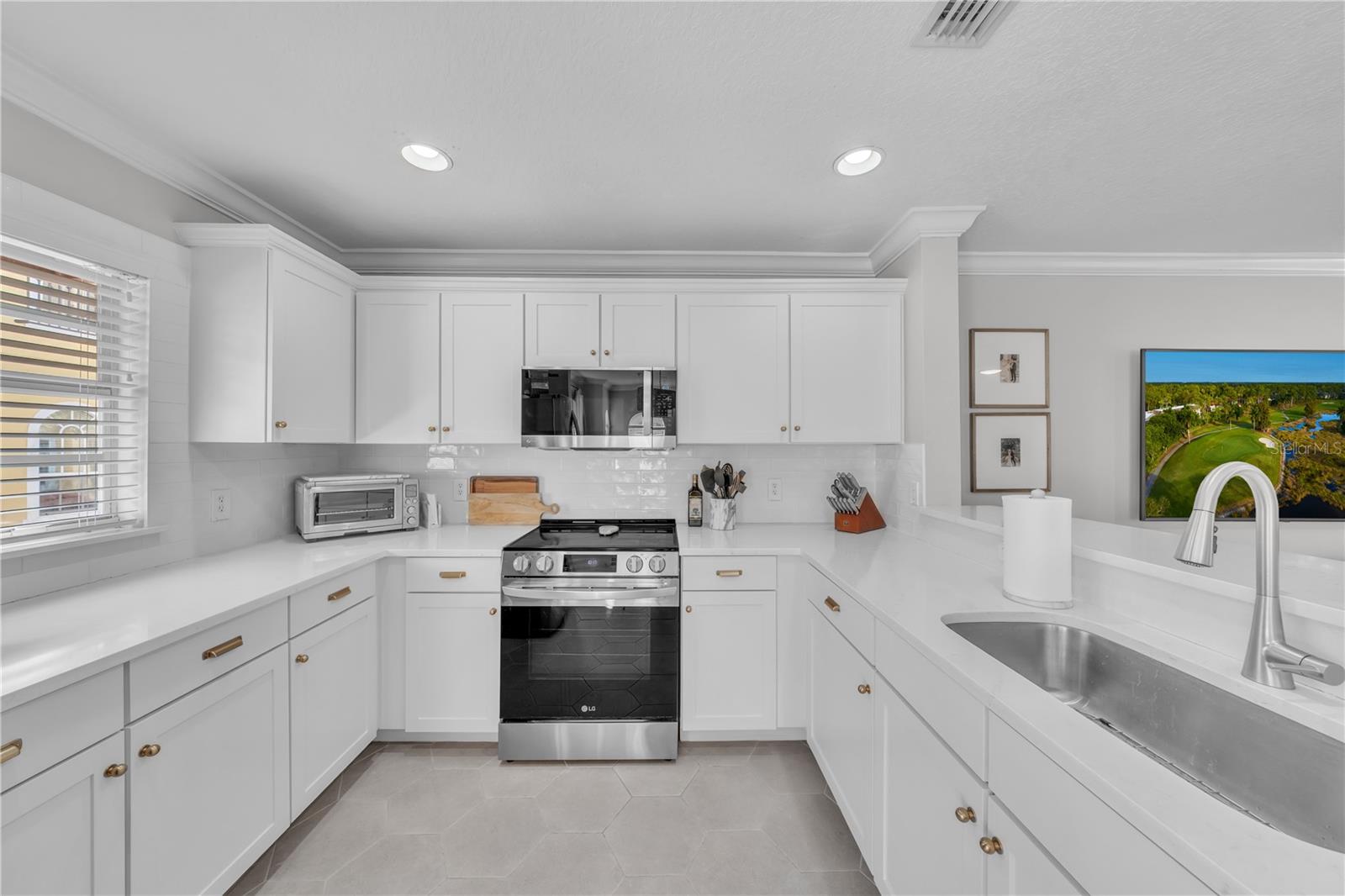 3321 LAS CAMPOS PL