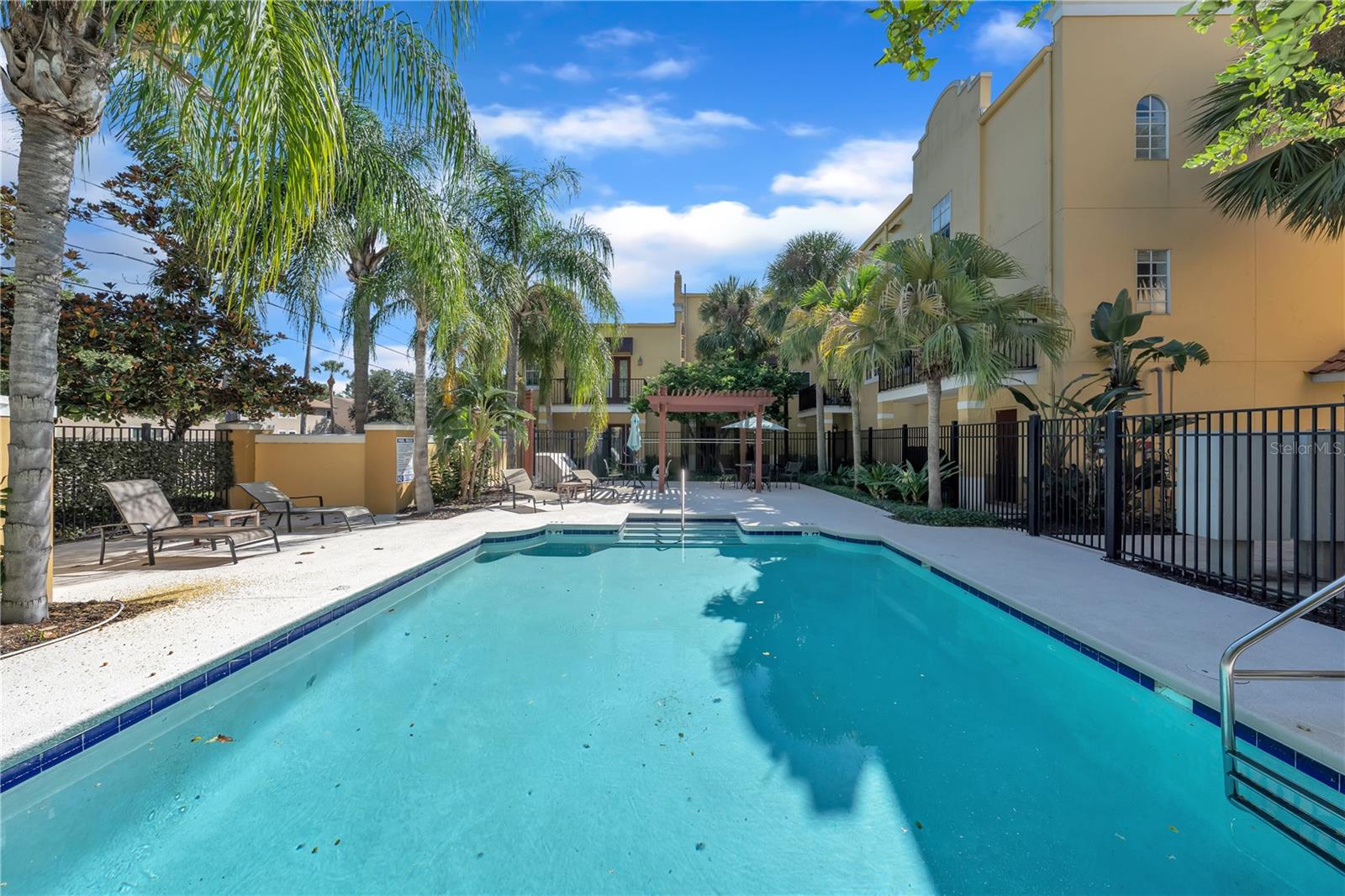 3321 LAS CAMPOS PL