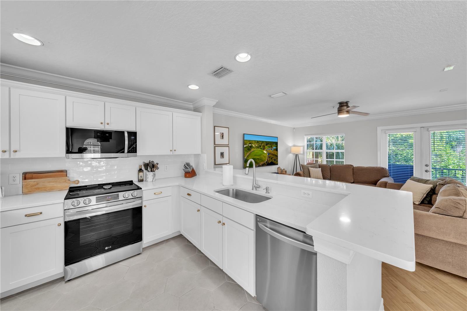 3321 LAS CAMPOS PL