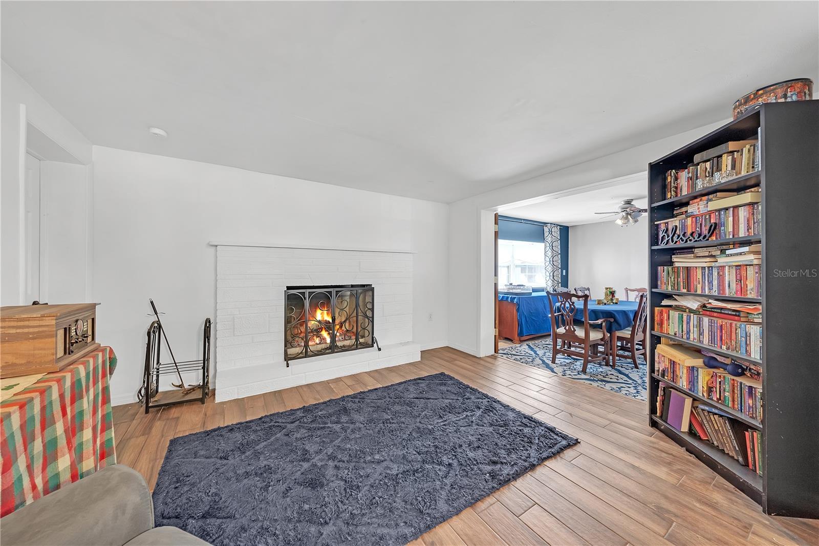 1414 WHITEHALL LN