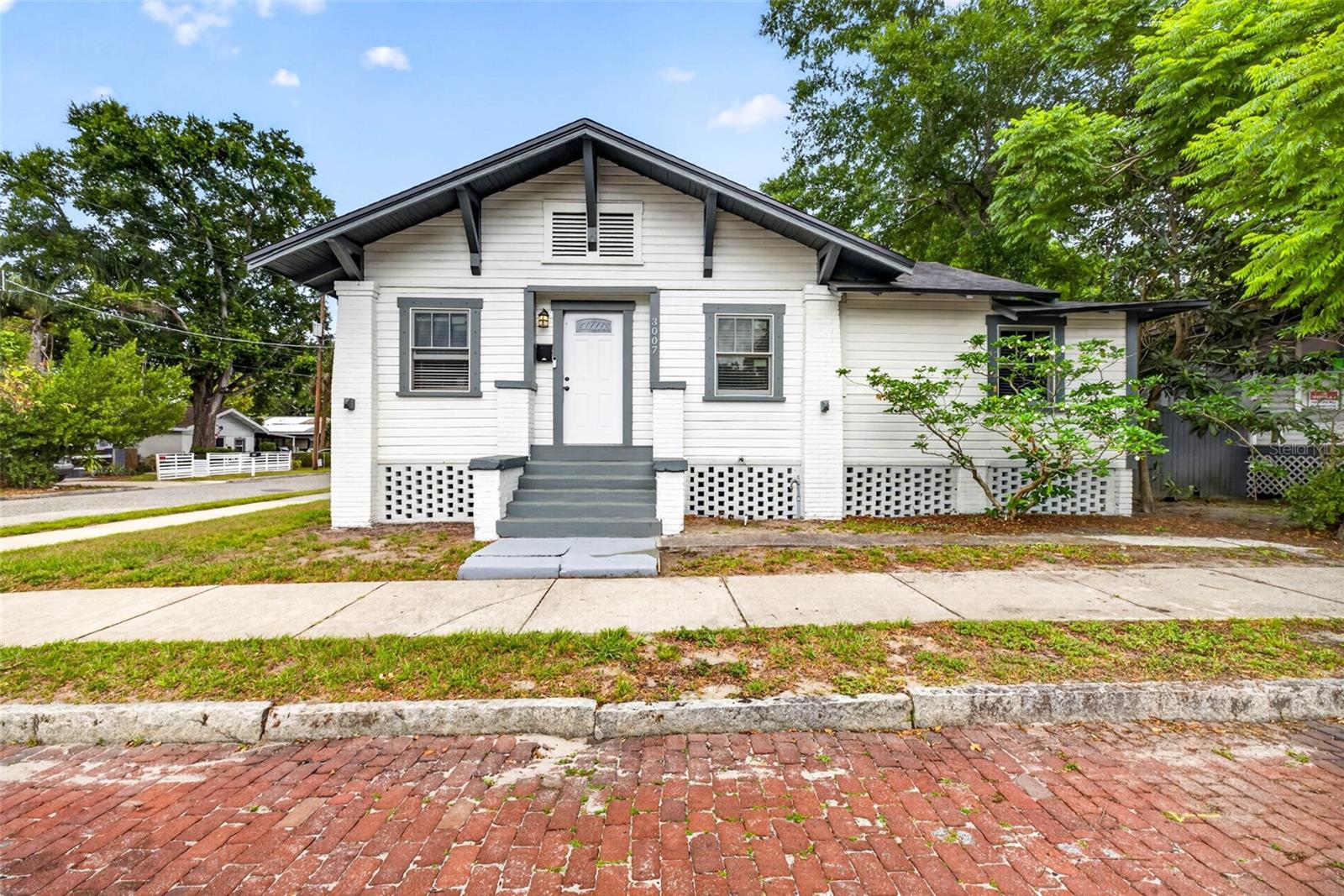 3007 N CENTRAL AVE