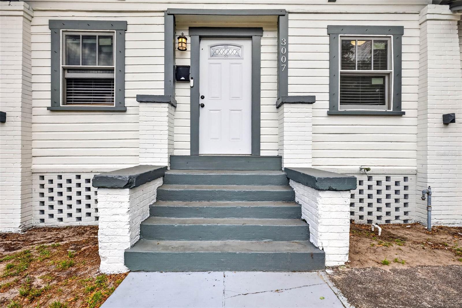 3007 N CENTRAL AVE
