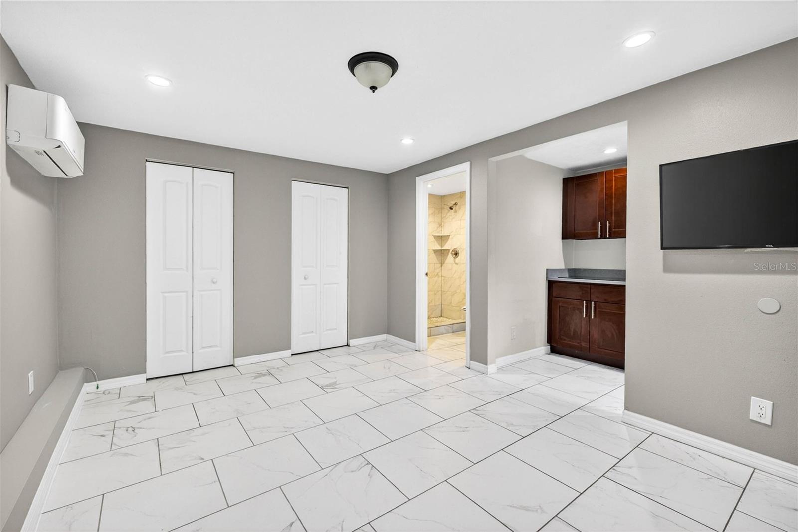 3007 N CENTRAL AVE