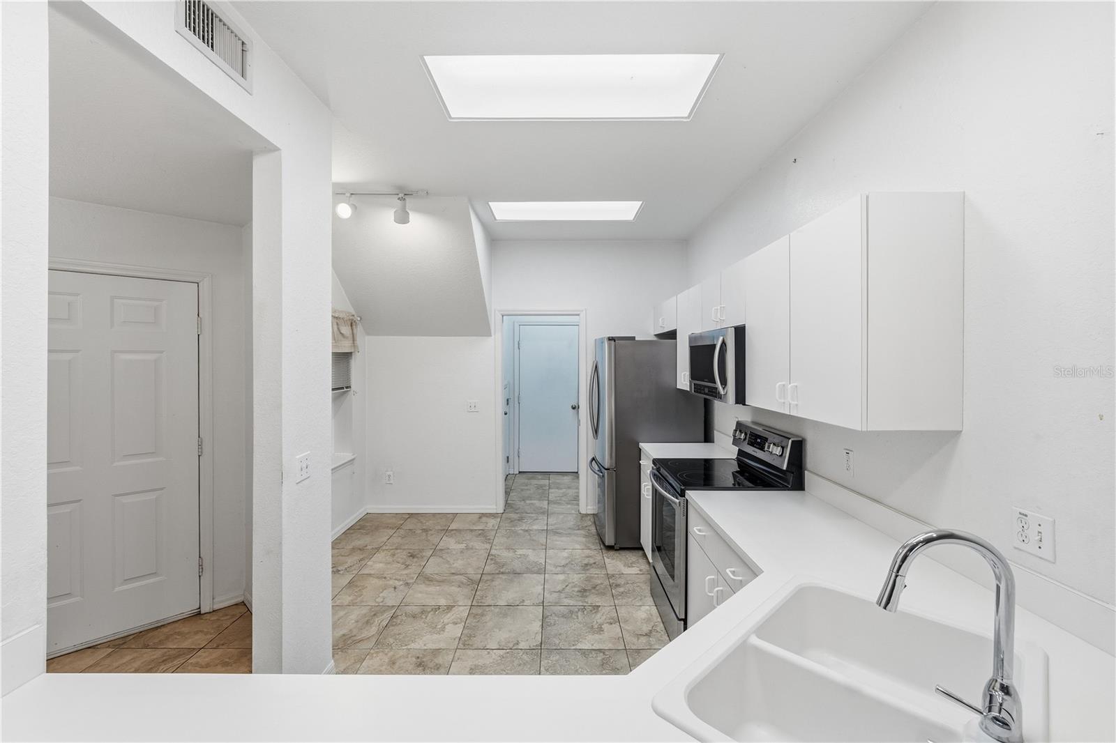 22128 LITTLE LAGOON CT