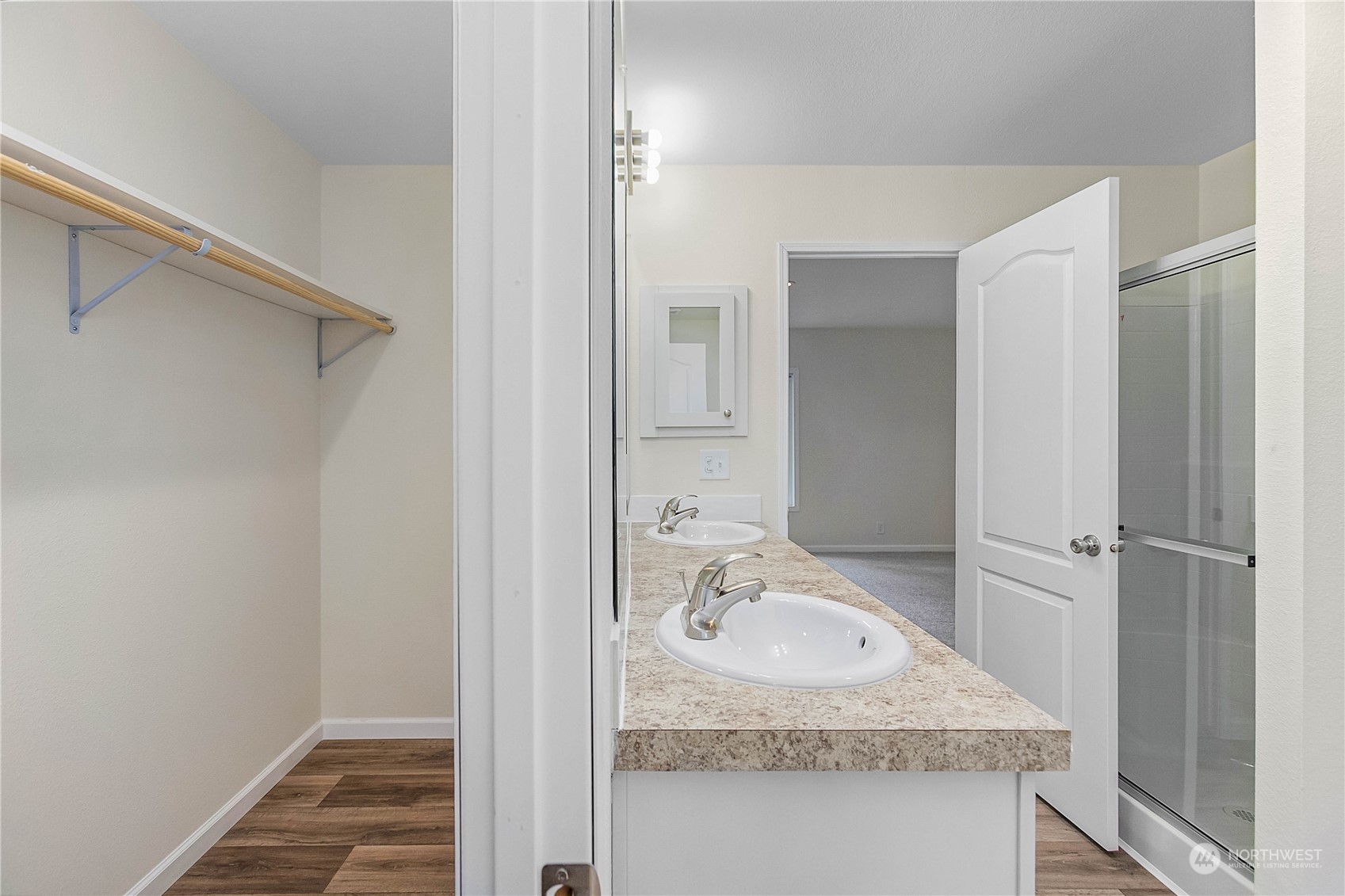 800 E Lakeshore Drive W