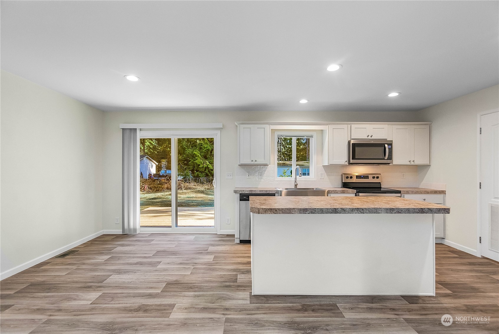 800 E Lakeshore Drive W