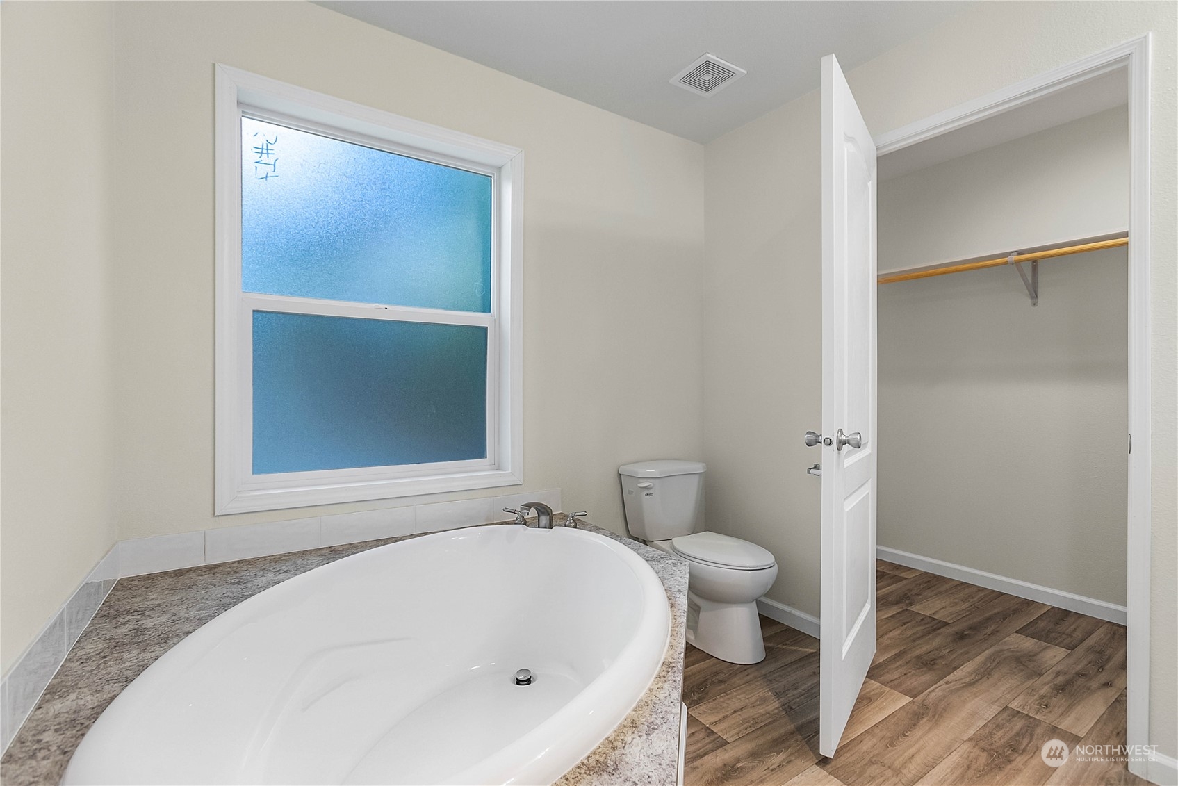 800 E Lakeshore Drive W