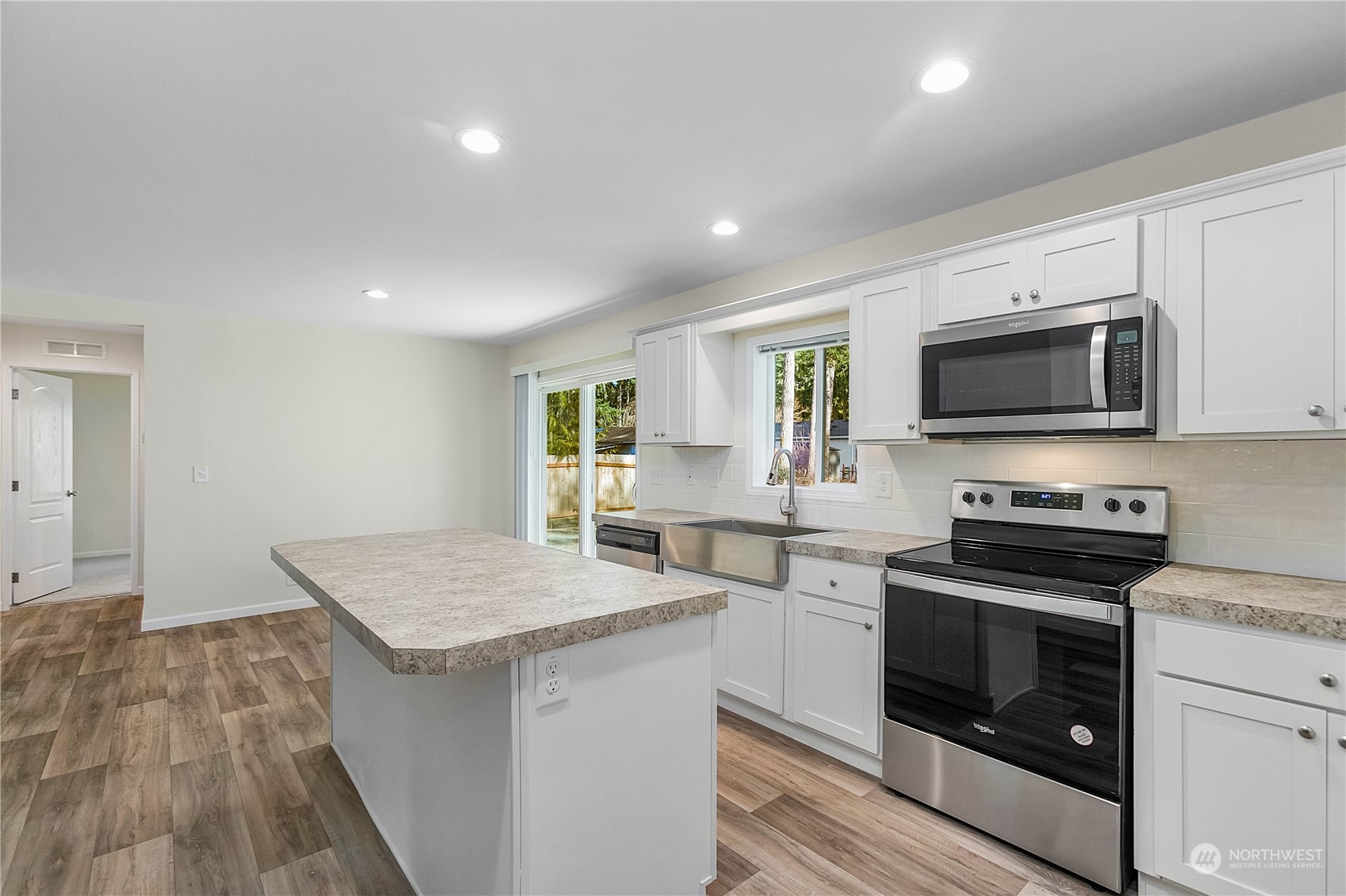 800 E Lakeshore Drive W