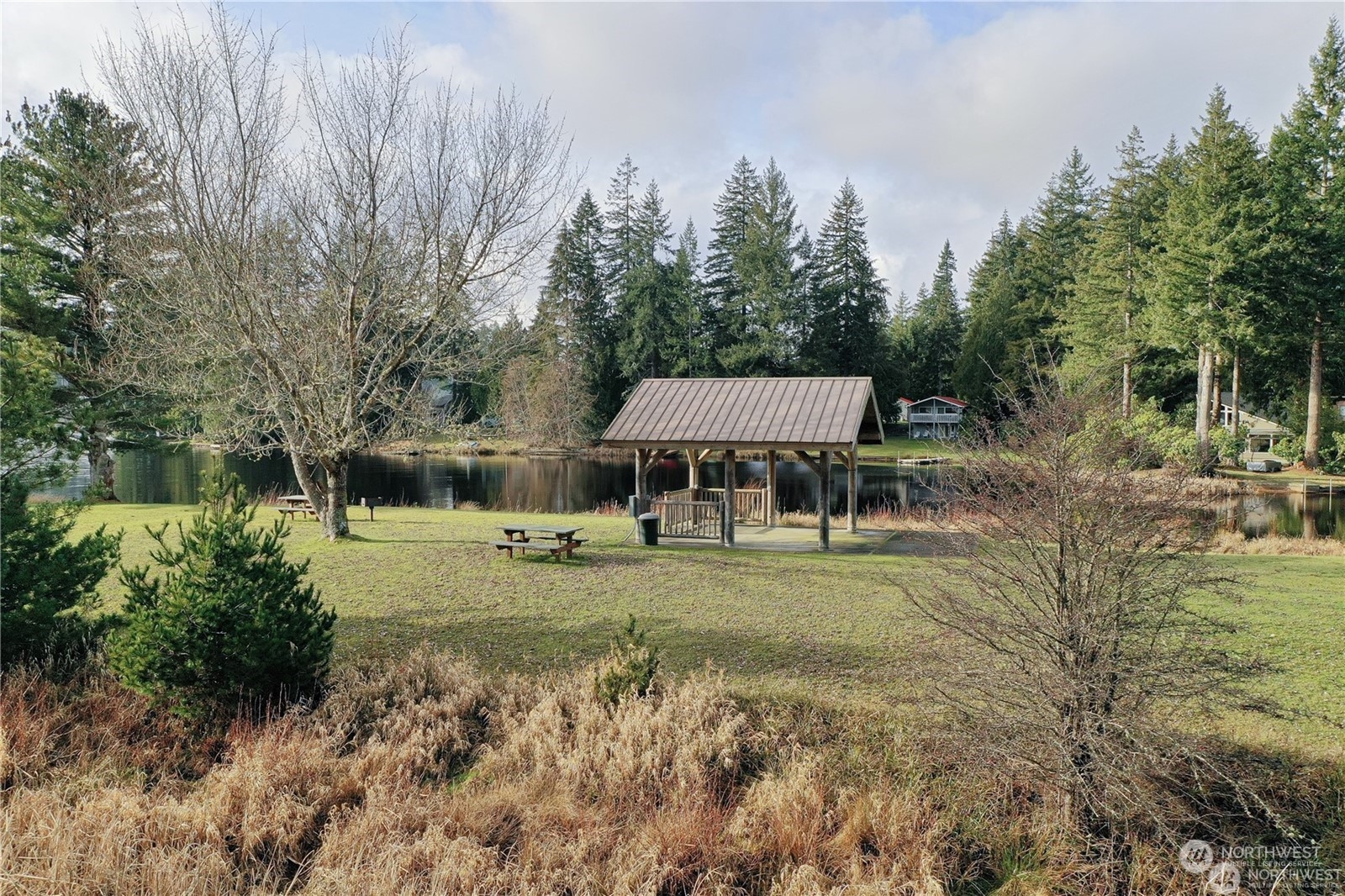 800 E Lakeshore Drive W