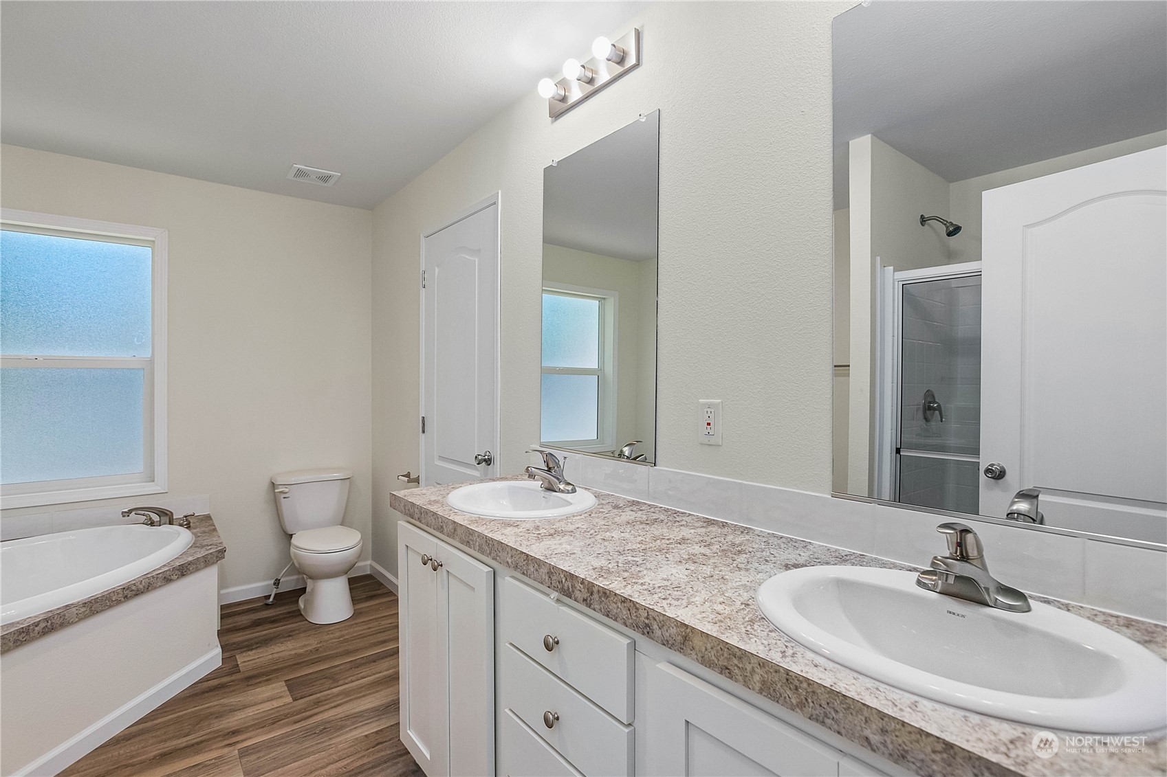 800 E Lakeshore Drive W