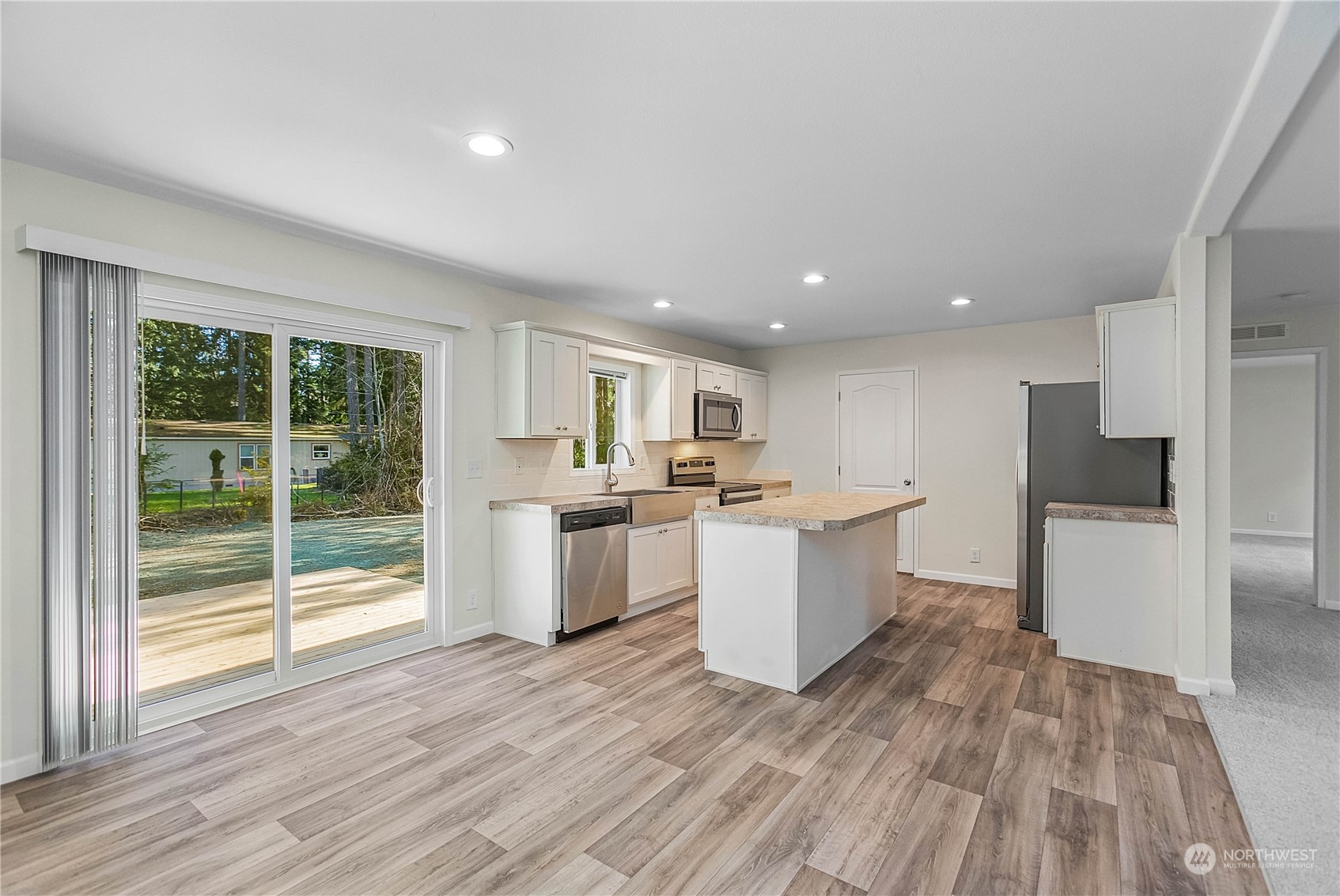 800 E Lakeshore Drive W