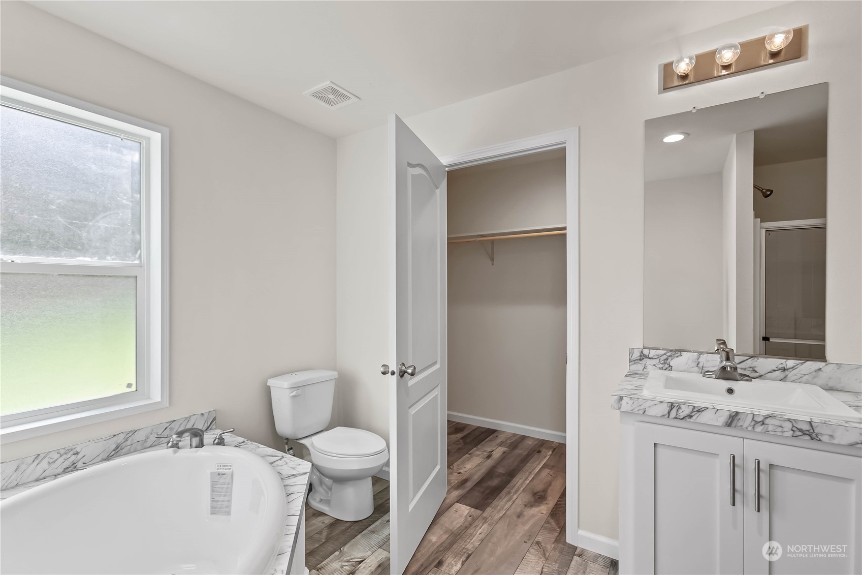 600 E Lakeshore Drive E