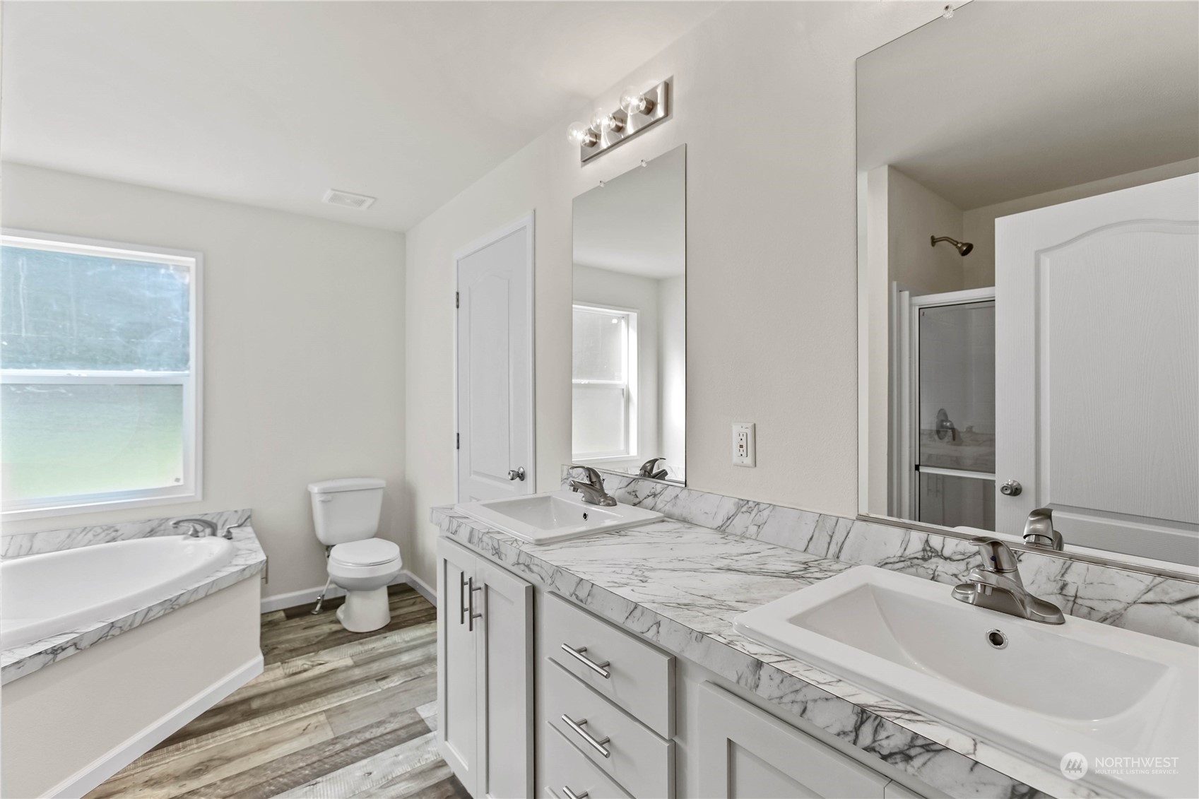 600 E Lakeshore Drive E