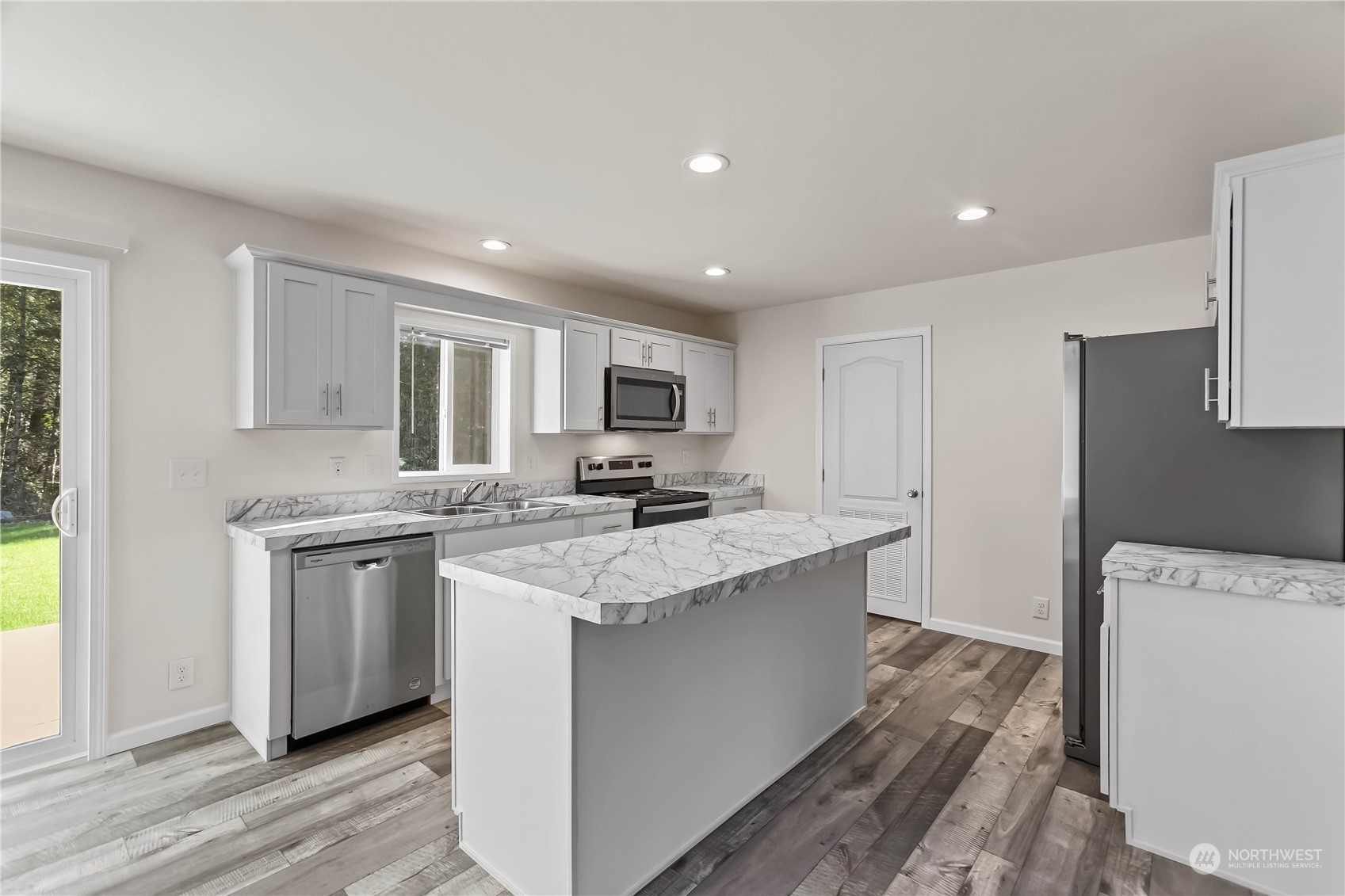 600 E Lakeshore Drive E