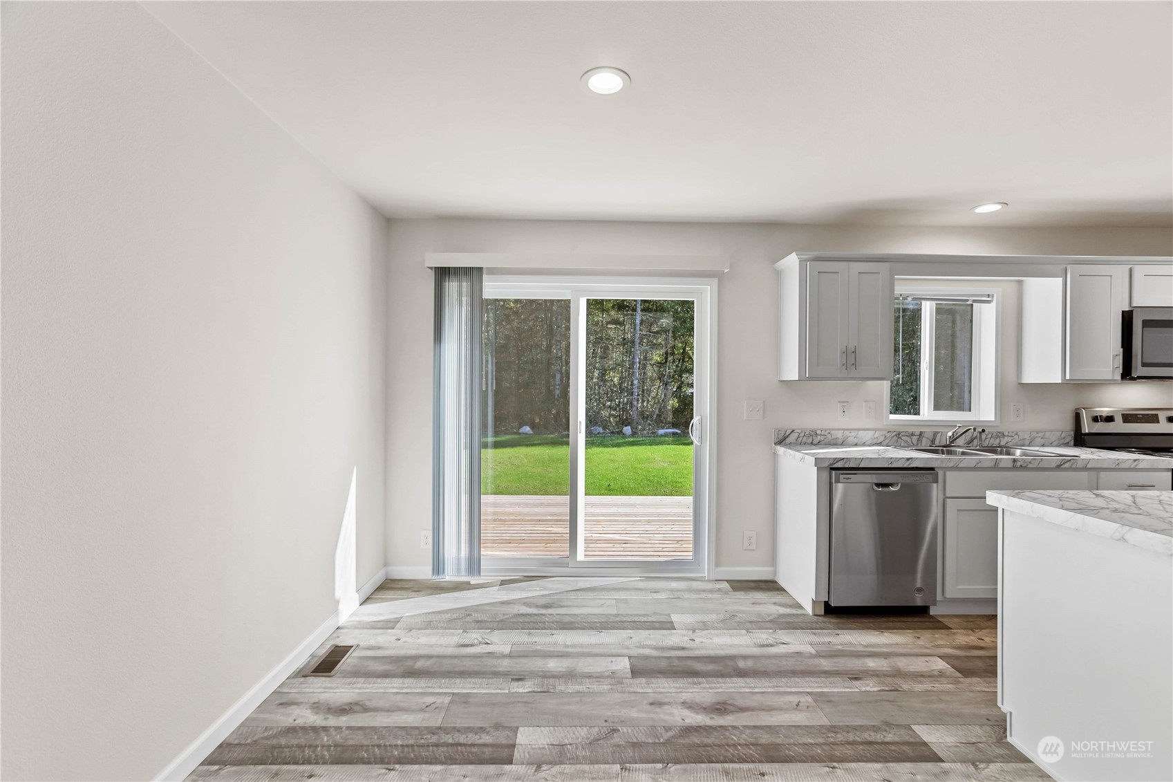 600 E Lakeshore Drive E