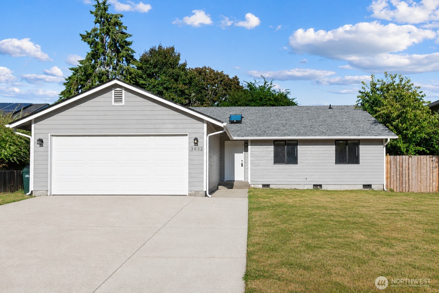 3832 Blue Finch Court SE