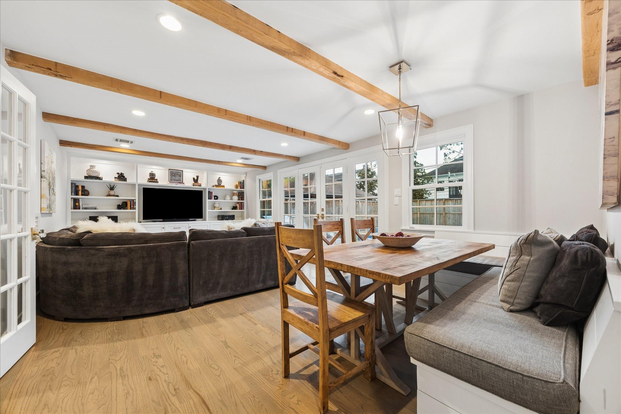 3773 Sunset Boulevard