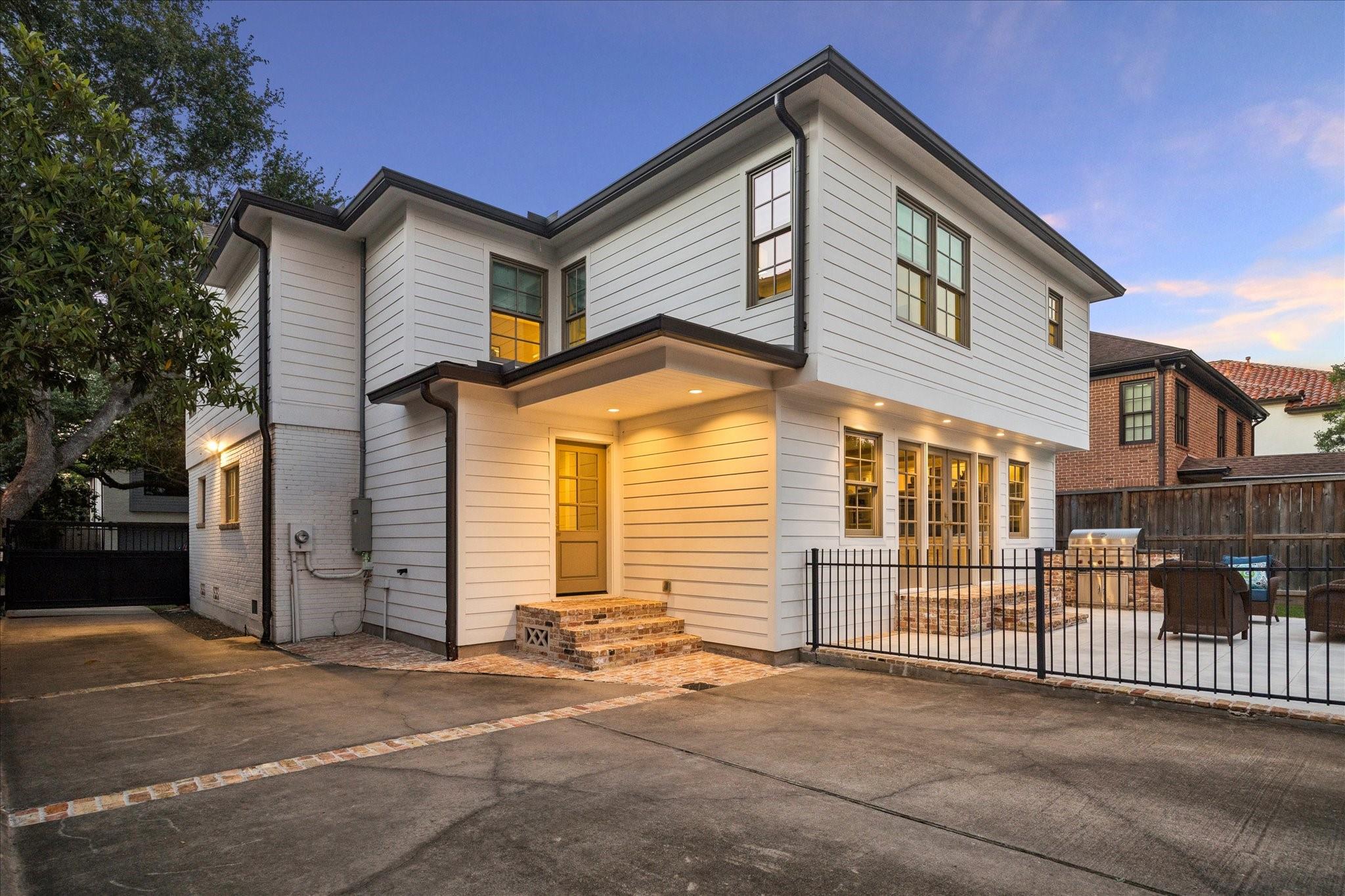 3773 Sunset Boulevard