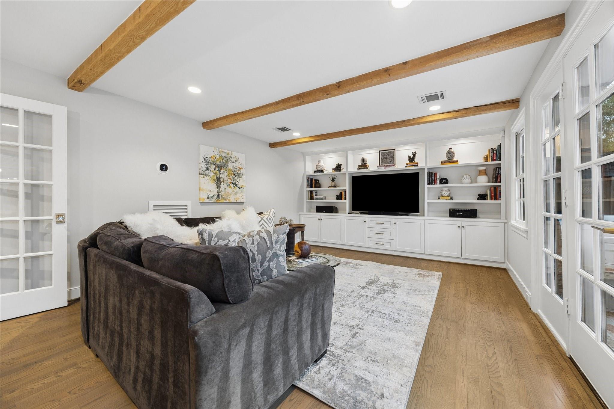 3773 Sunset Boulevard