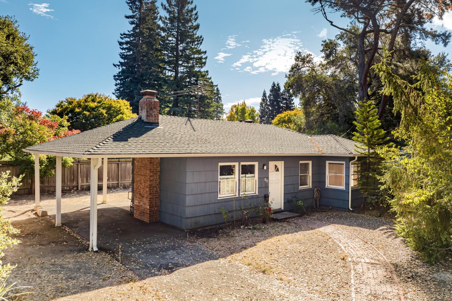 949 Lee DR