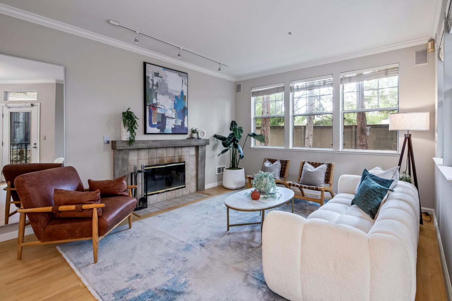 2160 Santa Cruz Avenue 22