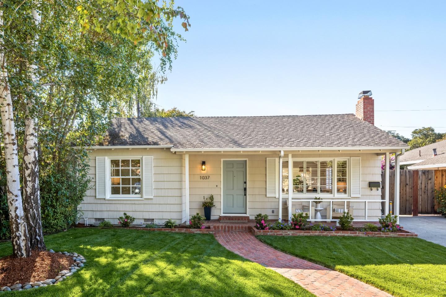 1037 Sonoma AVE