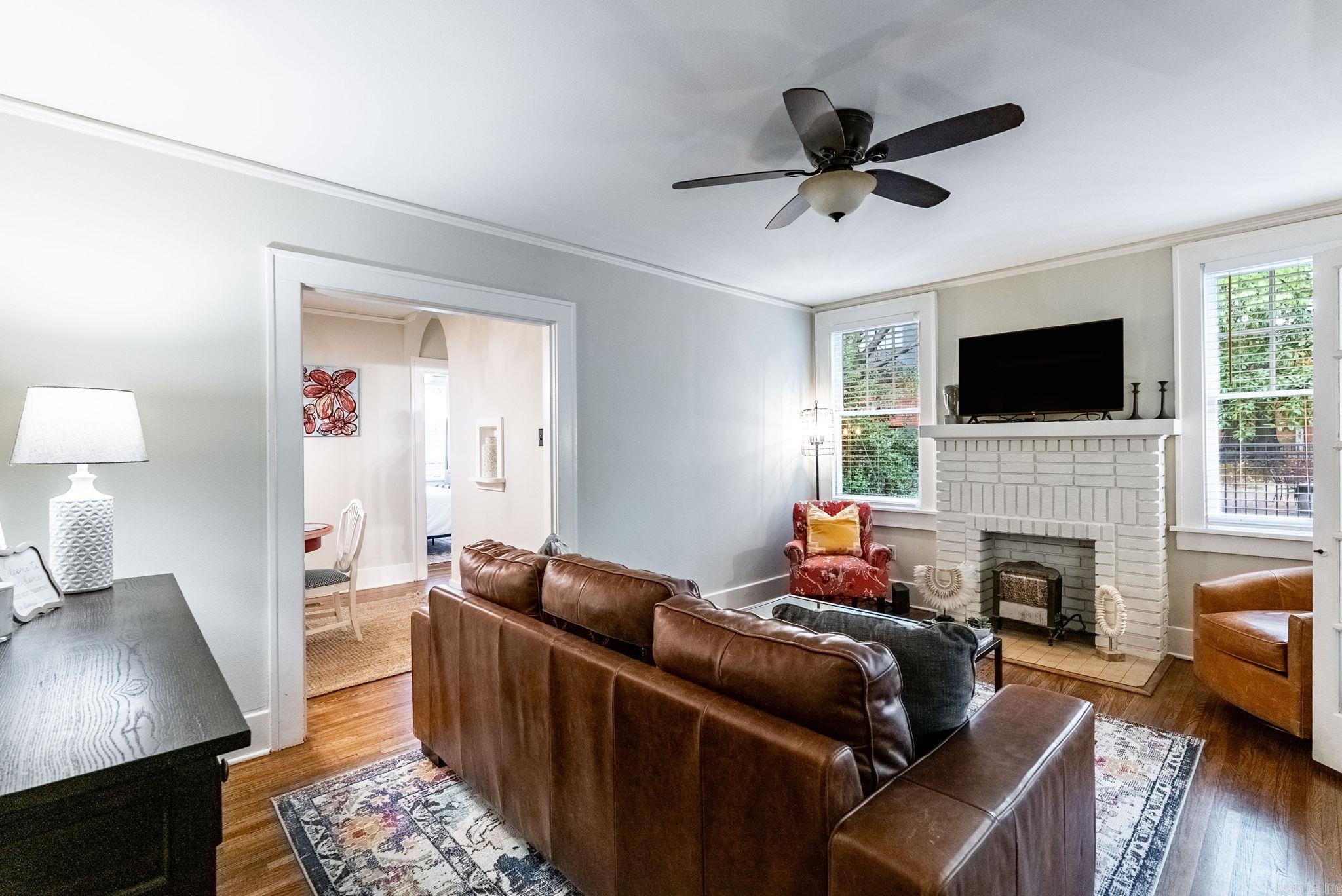 406 E 7th Street
