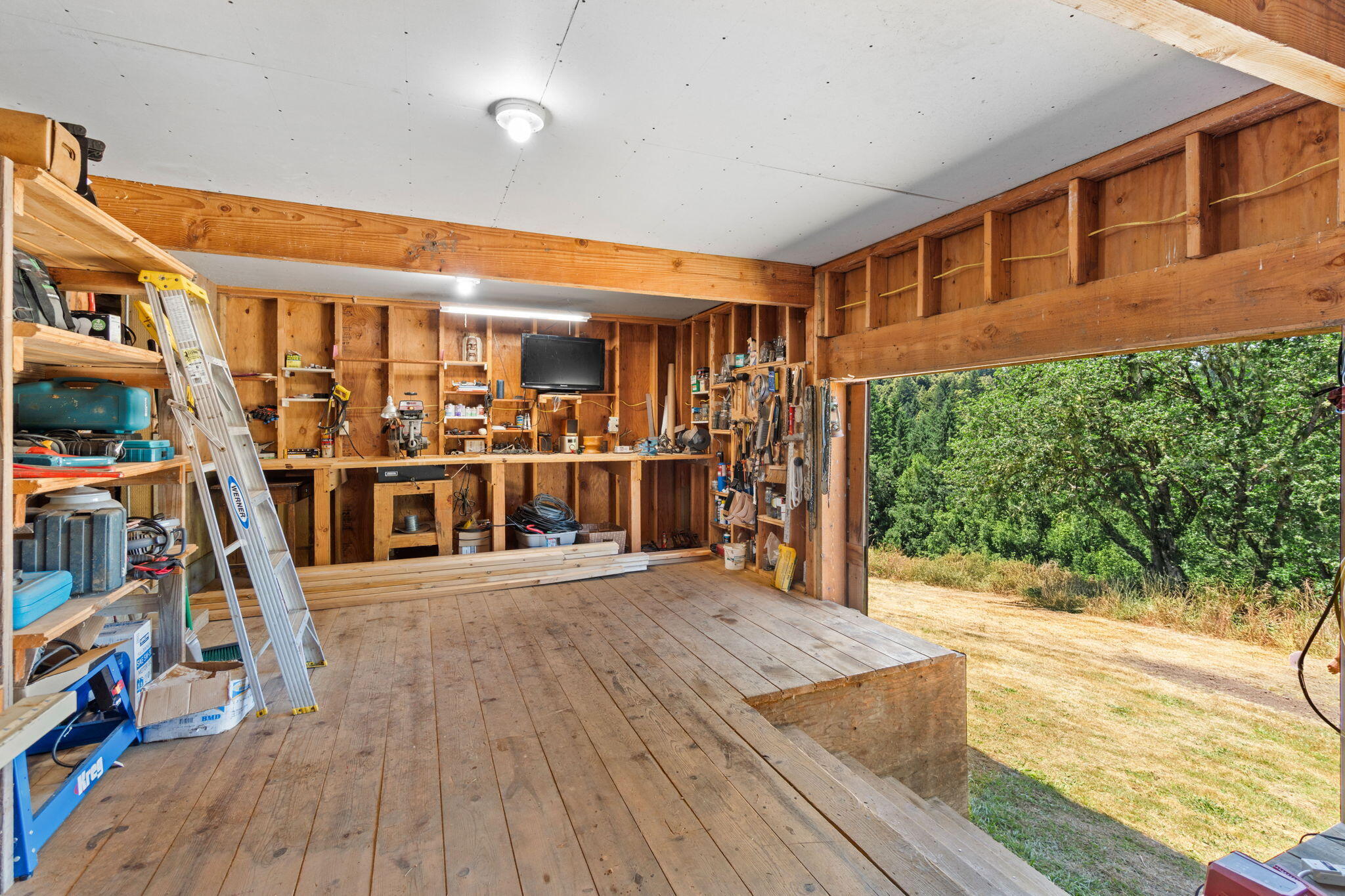 8015 Kneeland Road