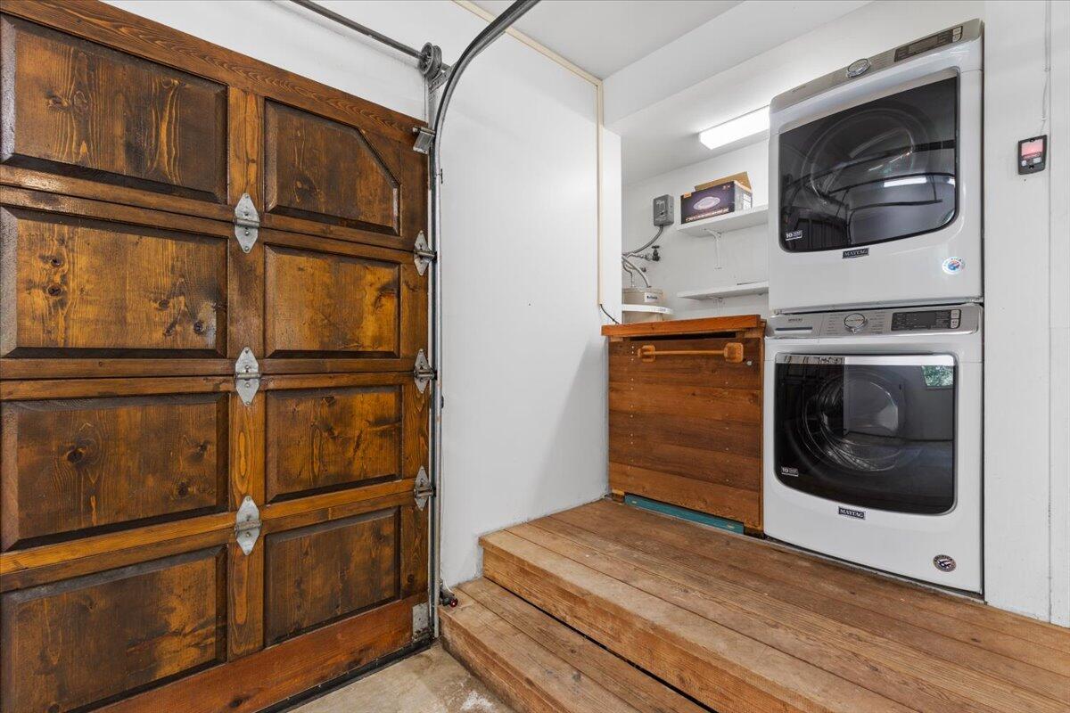 3253 Greenwood Heights Drive