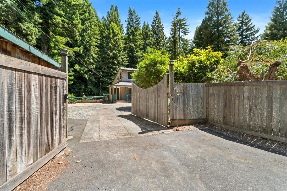 3253 Greenwood Heights Drive
