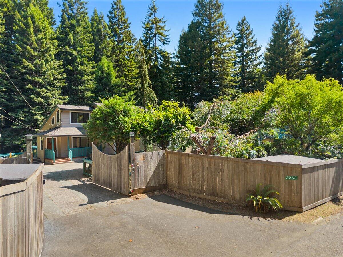 3253 Greenwood Heights Drive