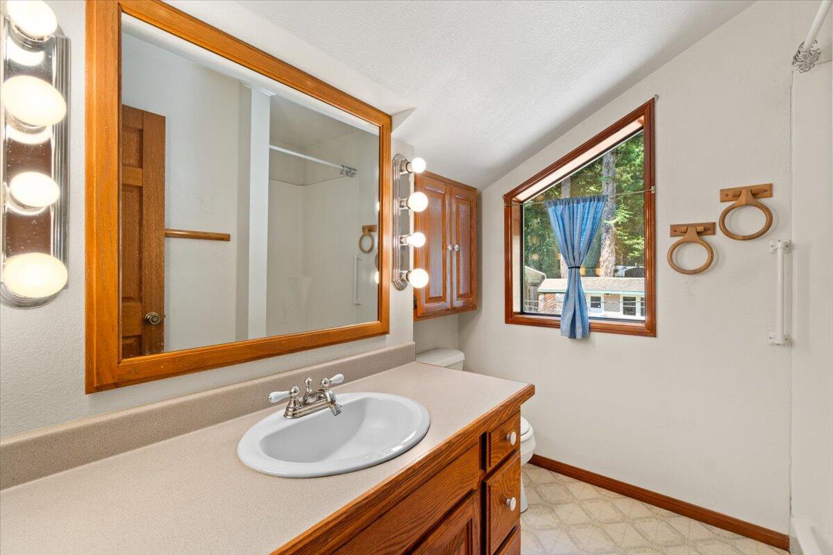 3253 Greenwood Heights Drive