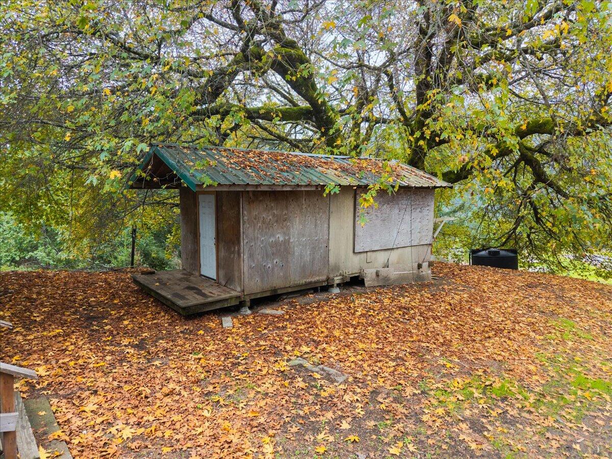 1140 Chambers Road, Petrolia