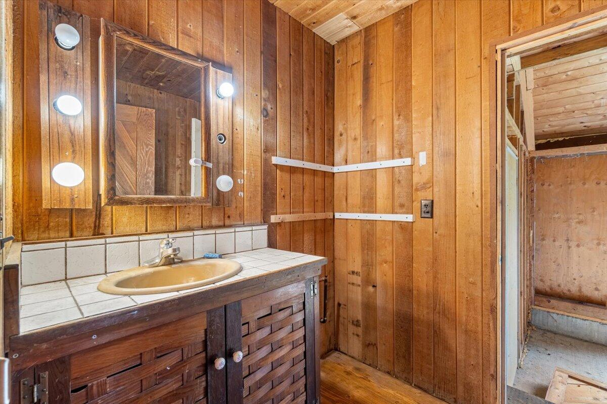 1140 Chambers Road, Petrolia