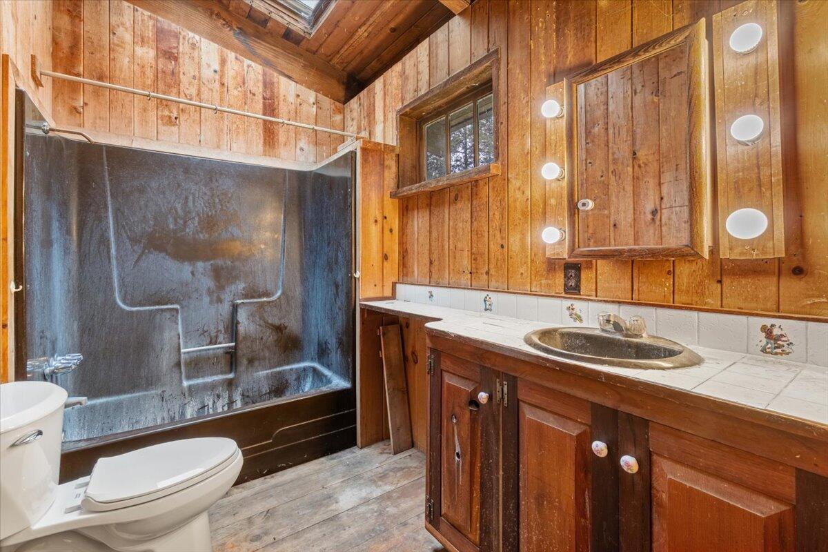 1140 Chambers Road, Petrolia