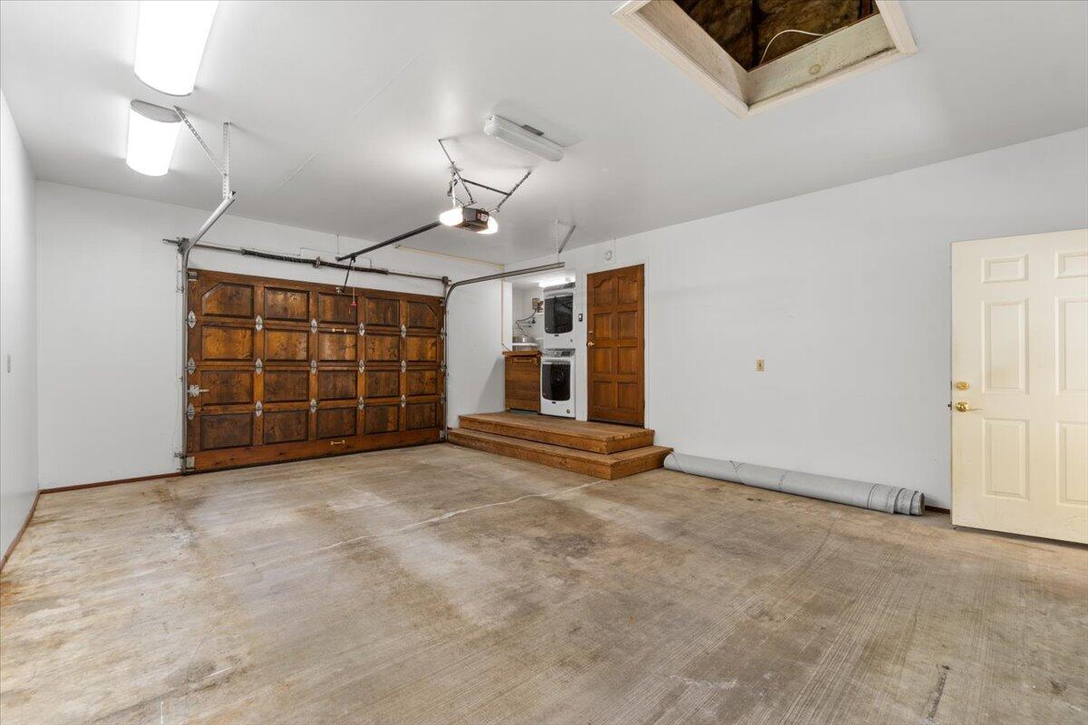 3253 Greenwood Heights Drive