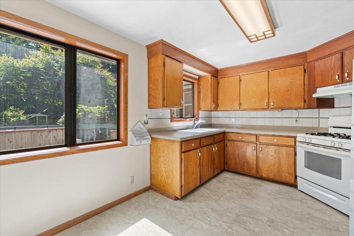 3253 Greenwood Heights Drive