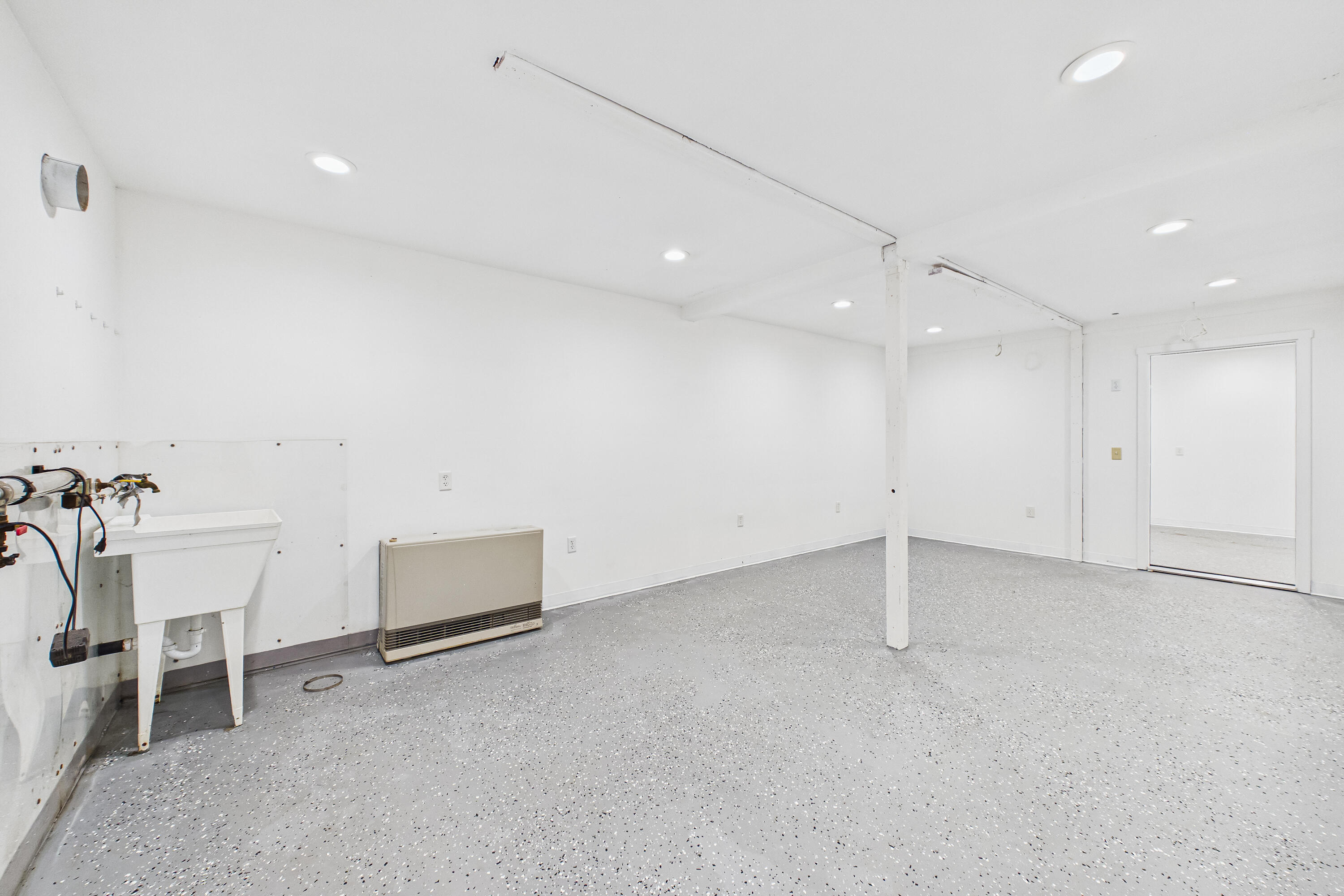 900 Golden Gate Drive