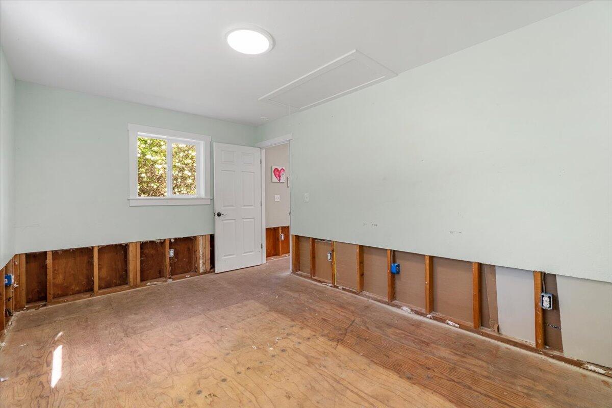 1960 Freshwater Road