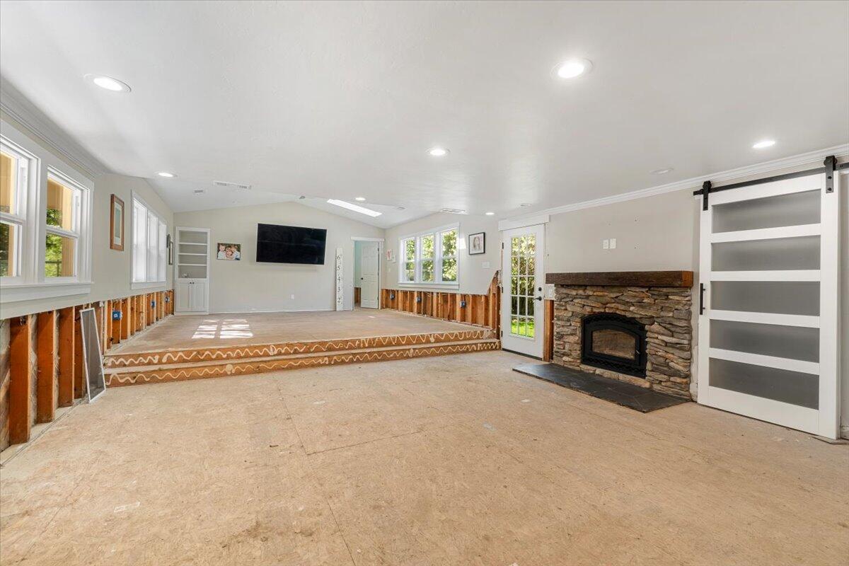 1960 Freshwater Road