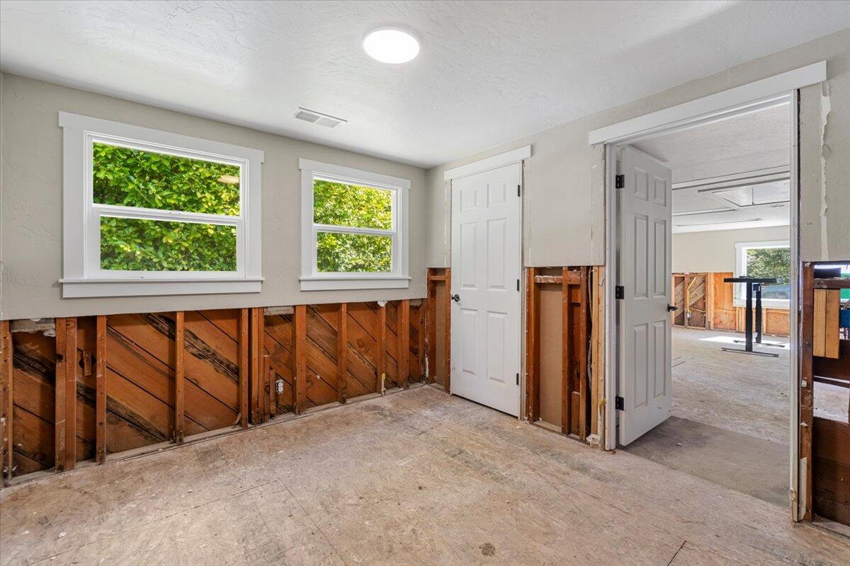1960 Freshwater Road