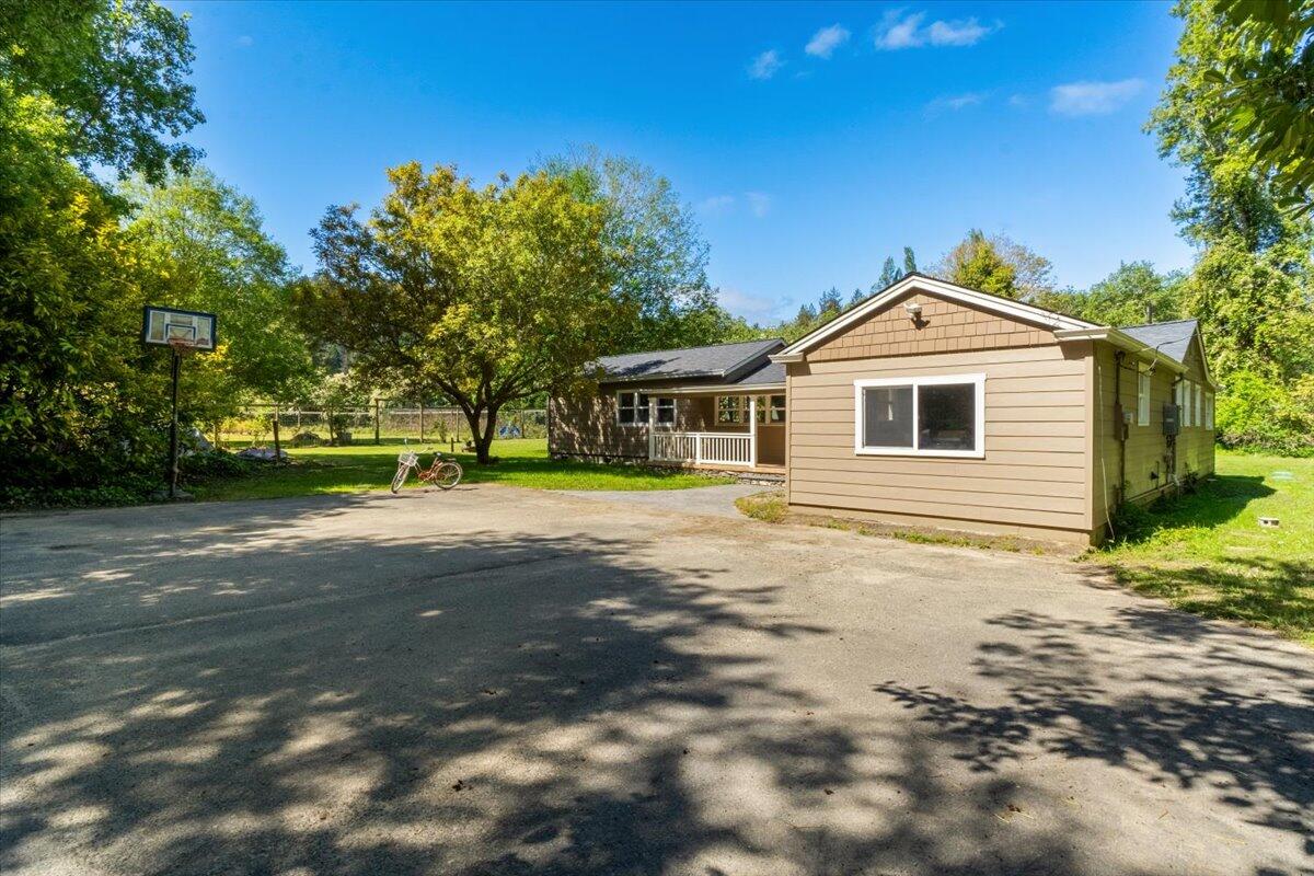 1960 Freshwater Road